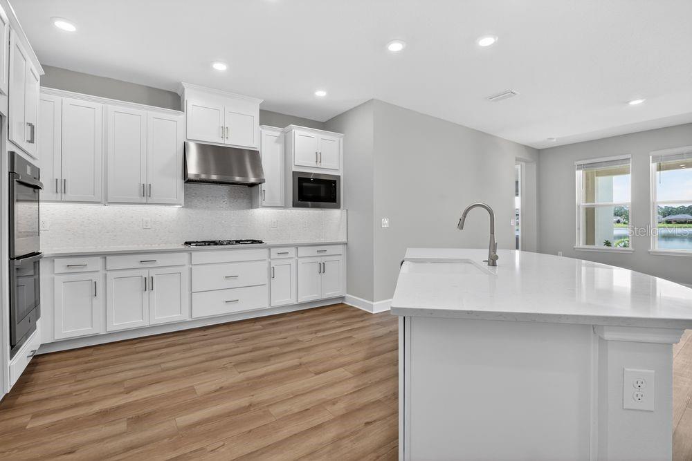656 JUNONIA BLVD photo 3