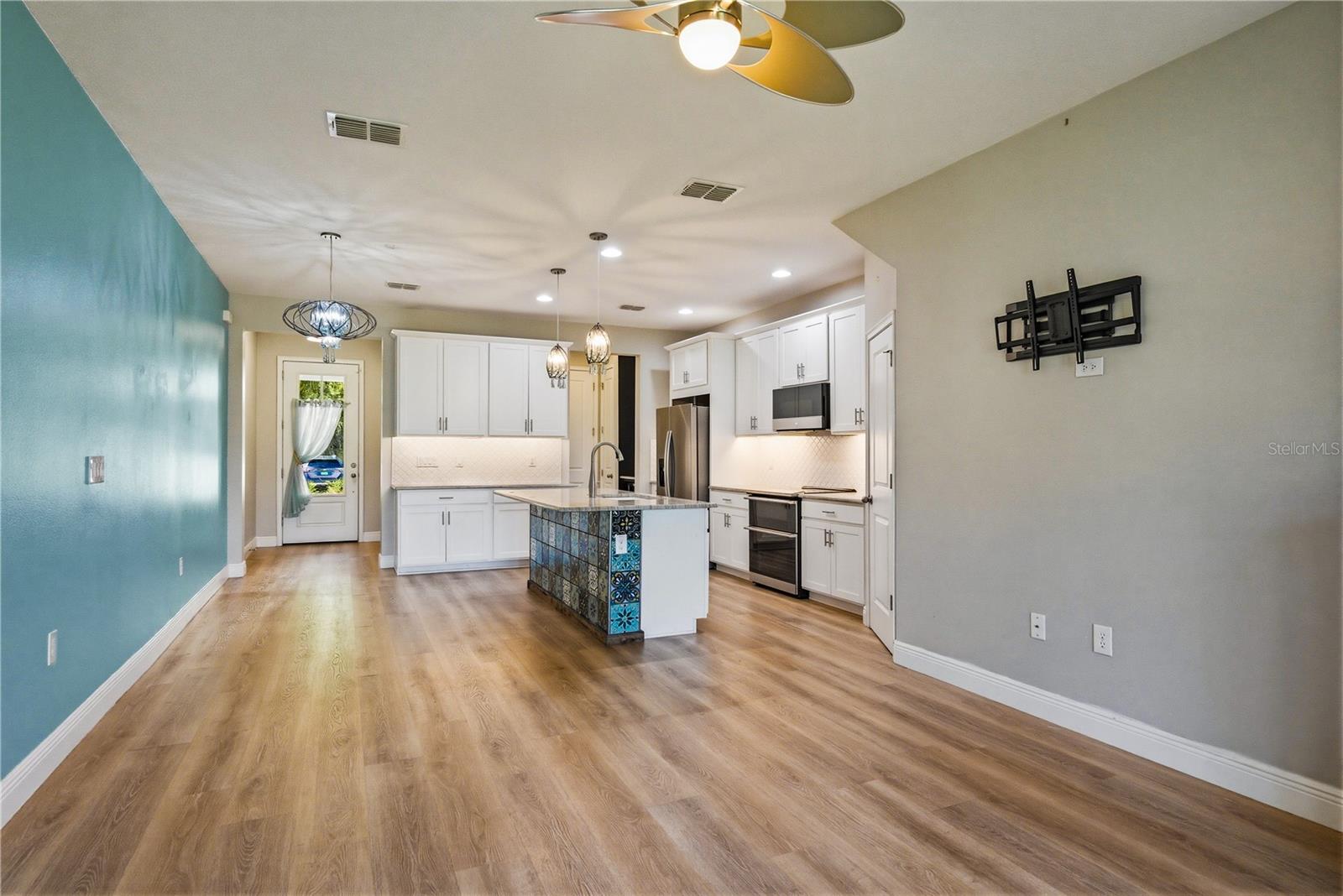 1008 MANGO CT photo 5