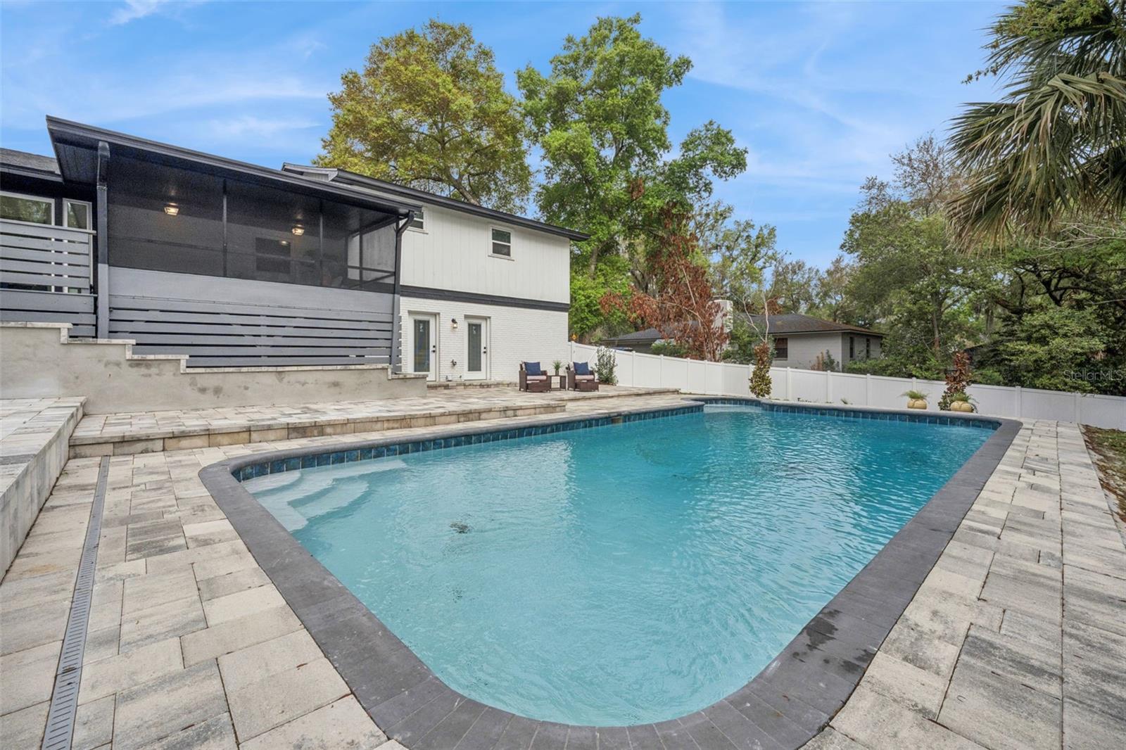 1450 HILLTOP DR photo 2