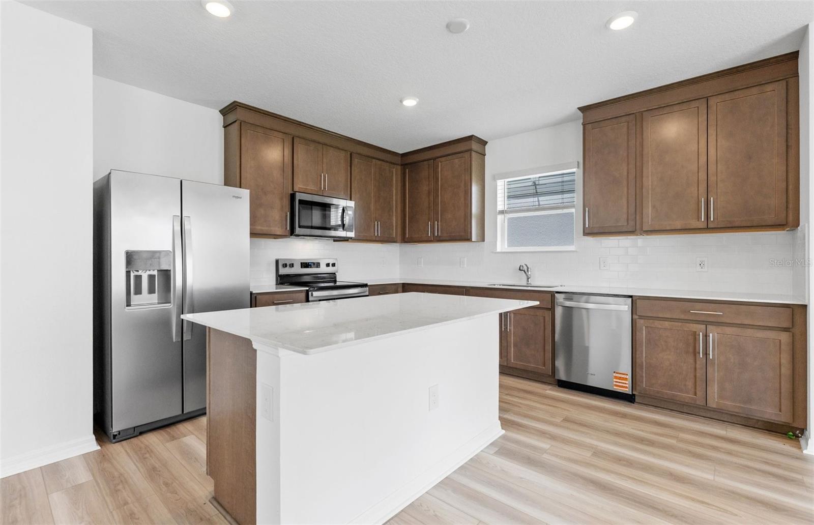 1452 HAMILTON WAY photo 2