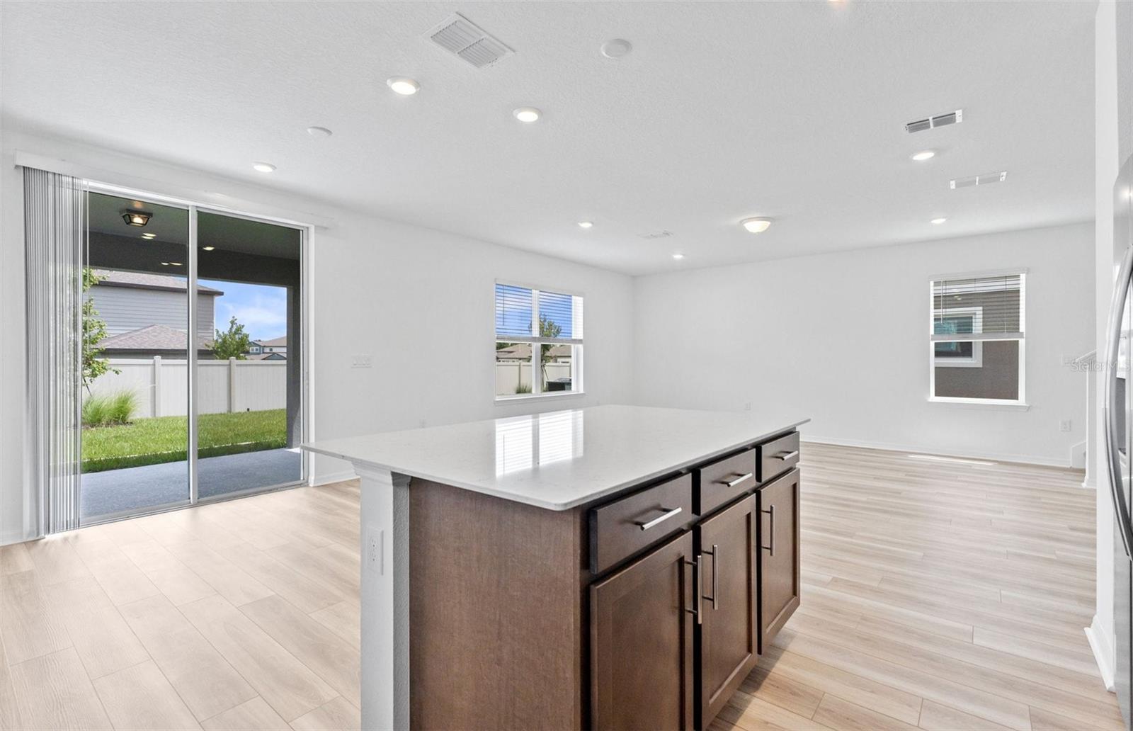 1452 HAMILTON WAY photo 3