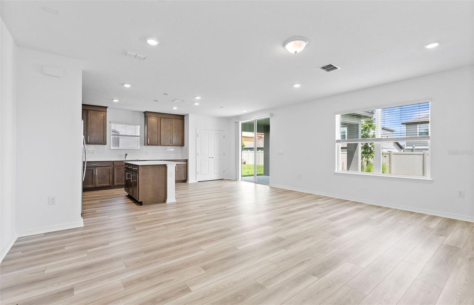1452 HAMILTON WAY photo 4
