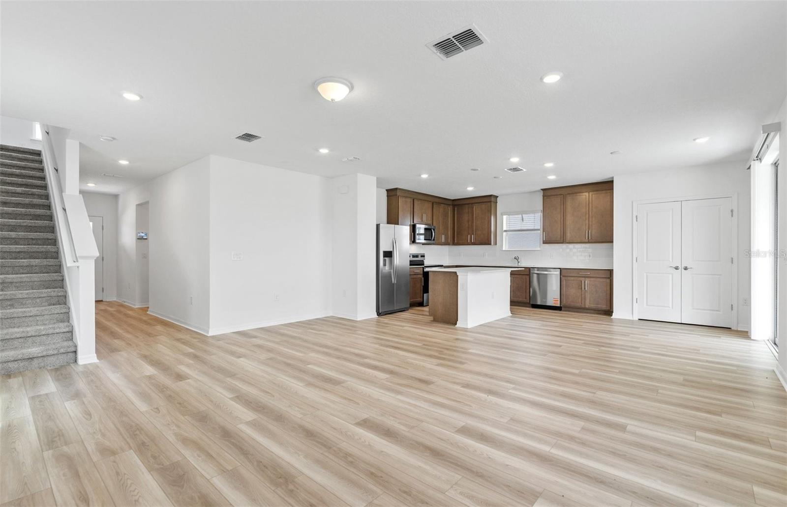 1452 HAMILTON WAY photo 5