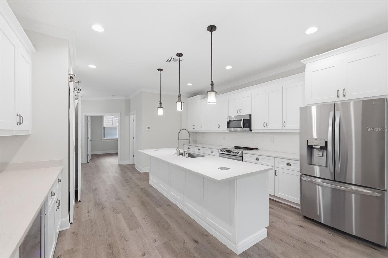 1225 SAVONA DR NE photo 3
