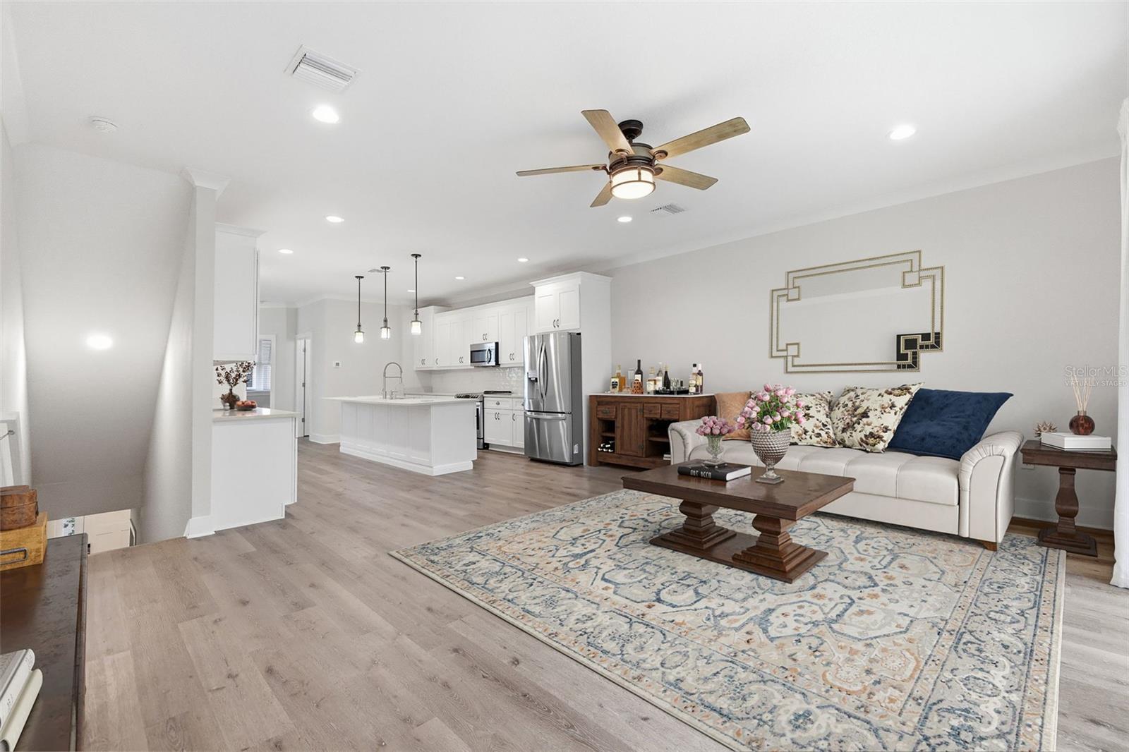 1225 SAVONA DR NE photo 2