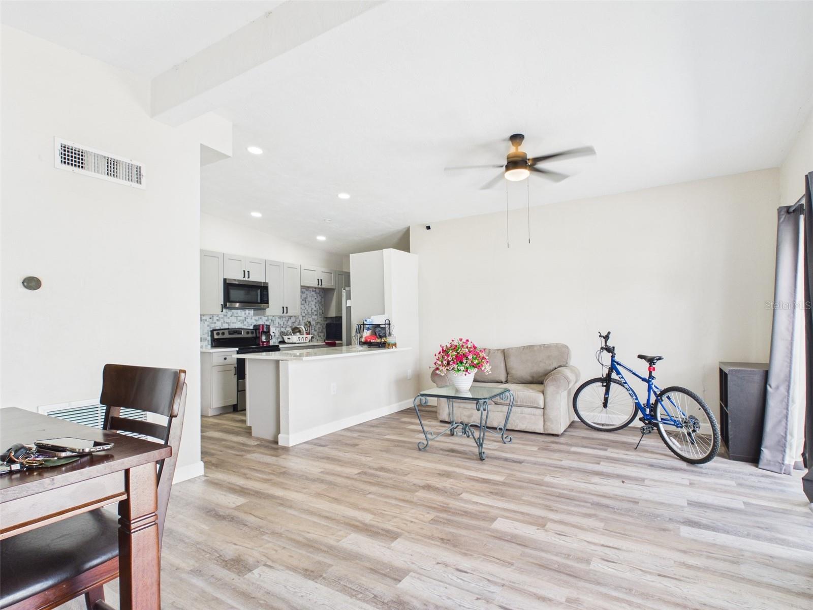 22040 FELTON AVE photo 3