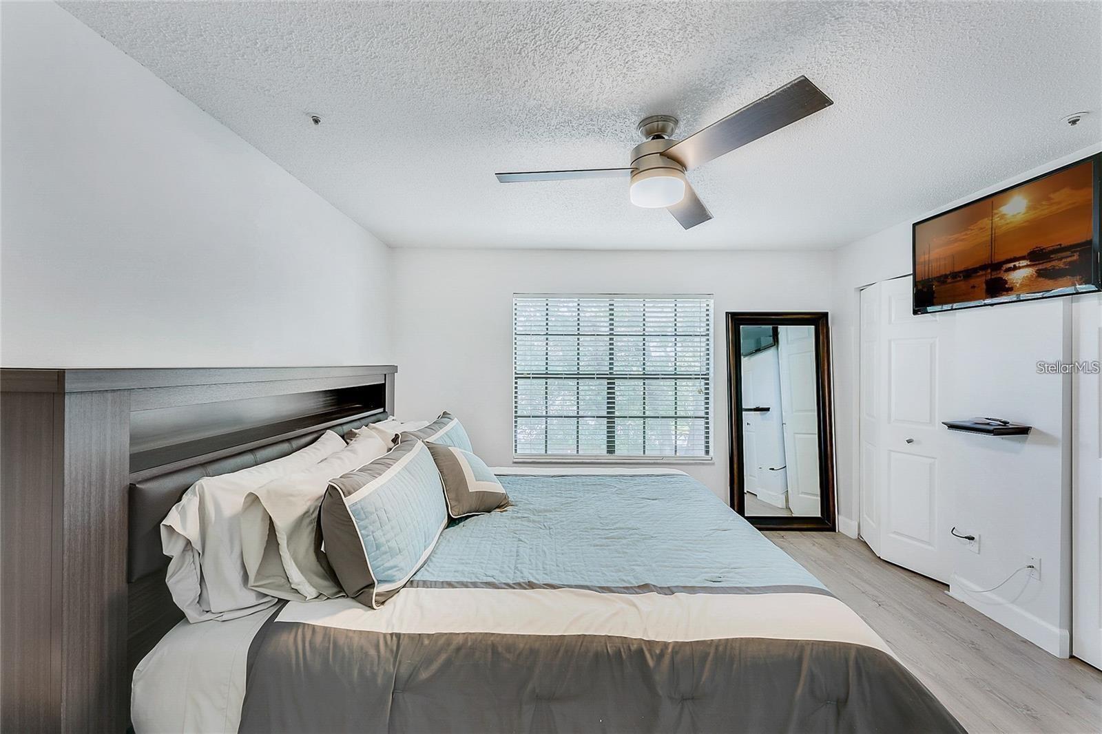 563 NORTHBRIDGE DR photo 3
