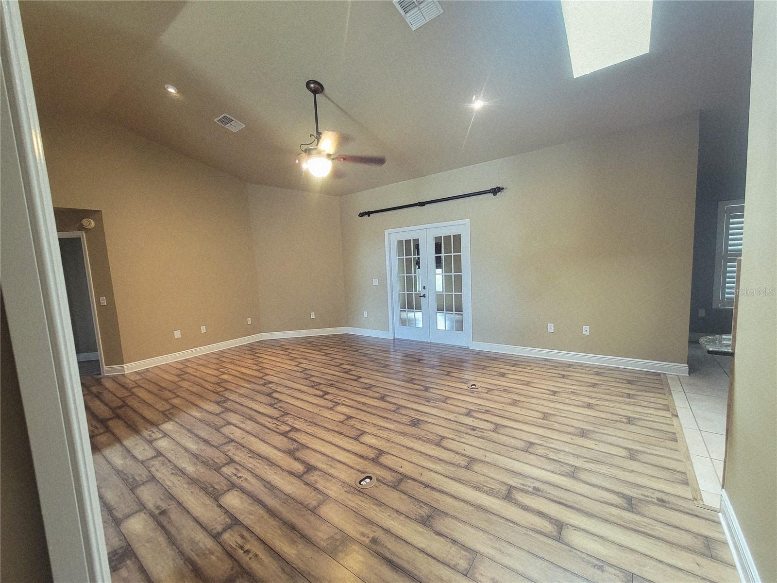 119 BRANDIWOOD CT photo 4