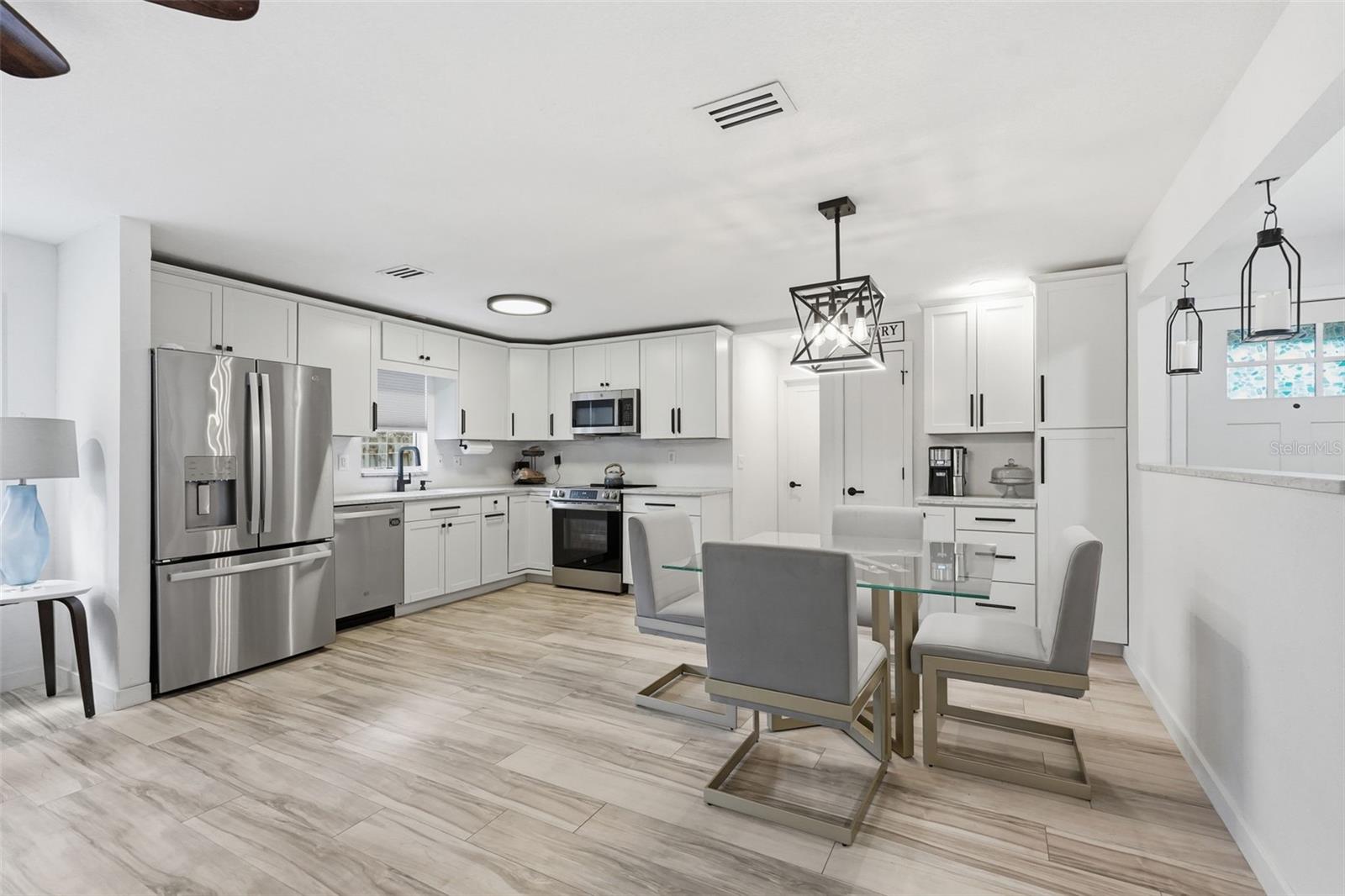 811 MICHIGAN BLVD photo 3