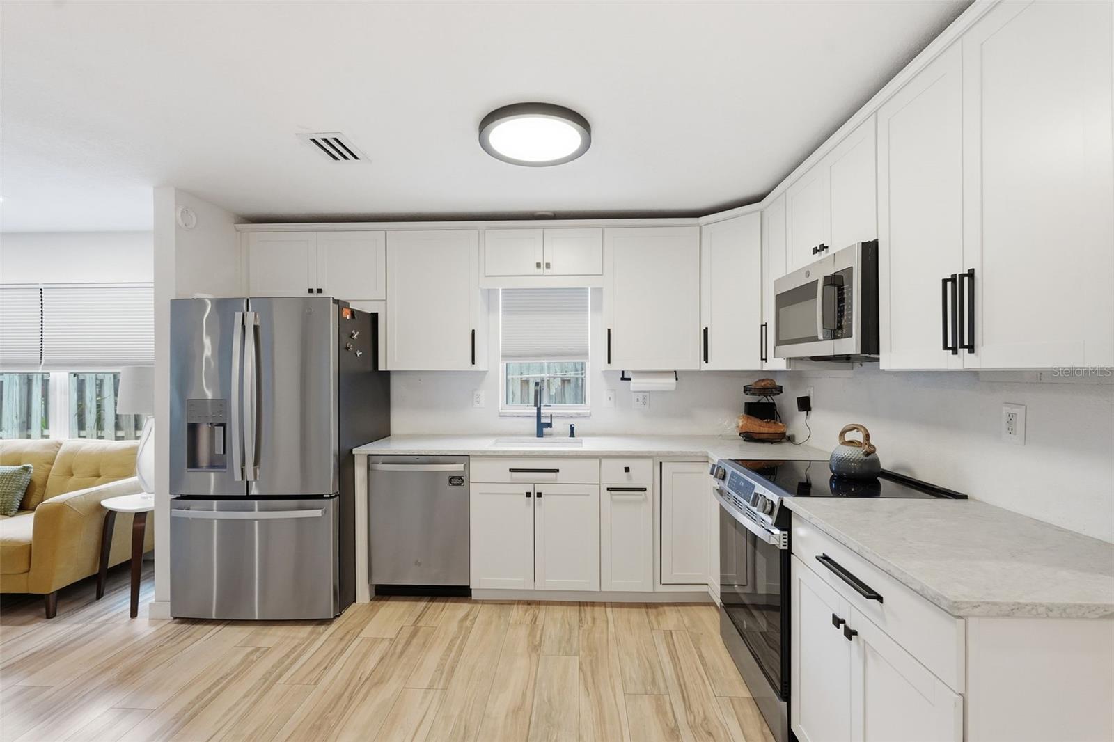 811 MICHIGAN BLVD photo 4
