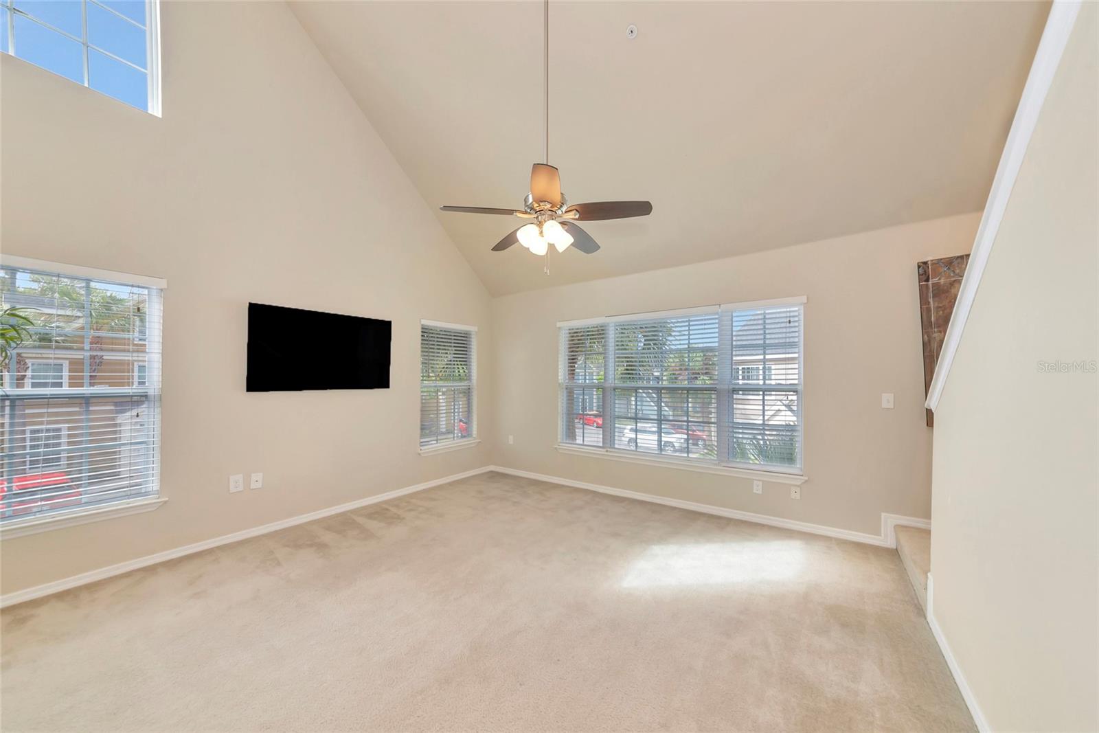 5560 ROSEHILL RD #201 photo 4