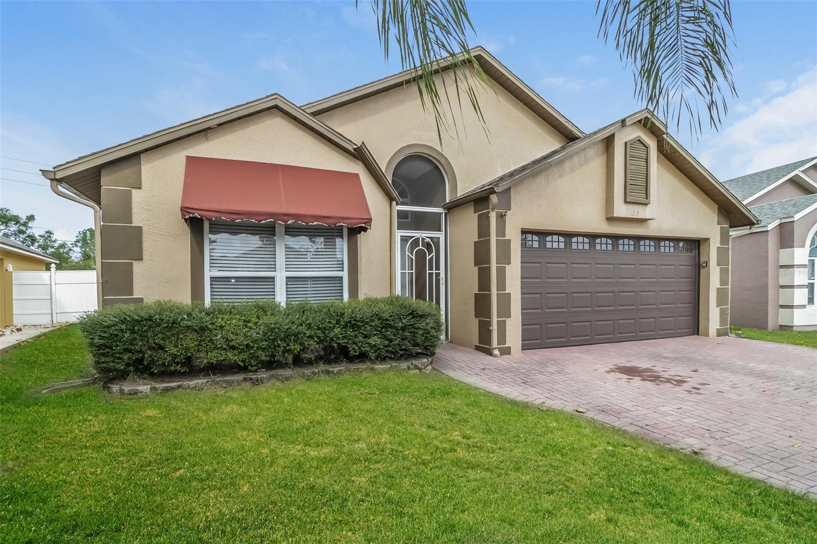 120 LAKEBREEZE CIR photo 2