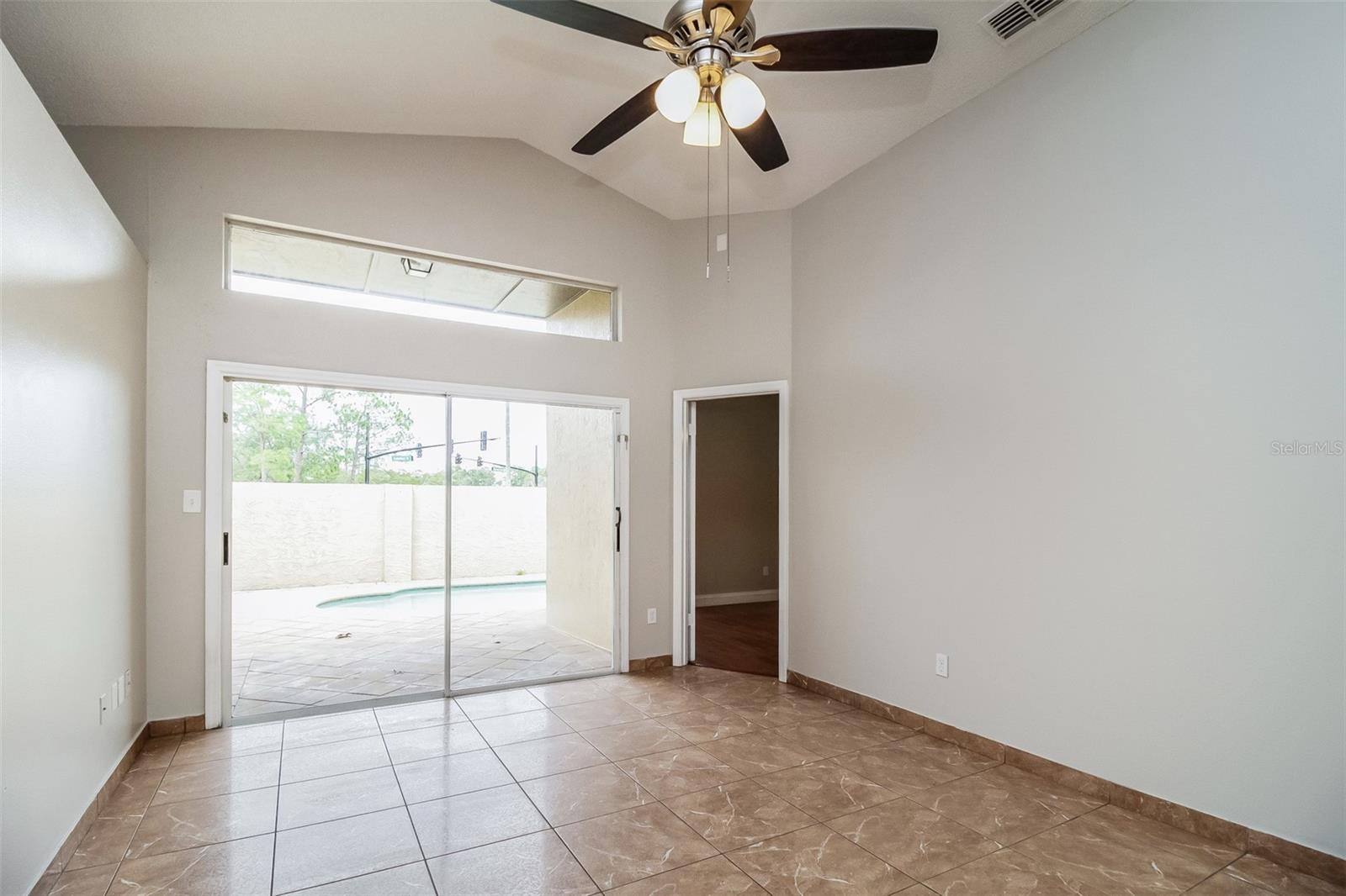 120 LAKEBREEZE CIR photo 3
