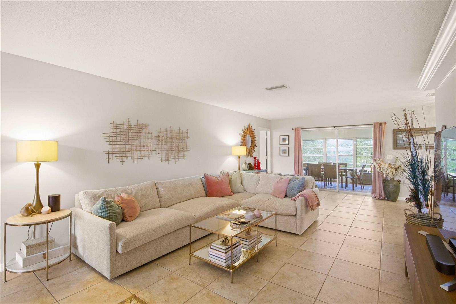 7354 W COUNTRY CLUB DR N photo 2