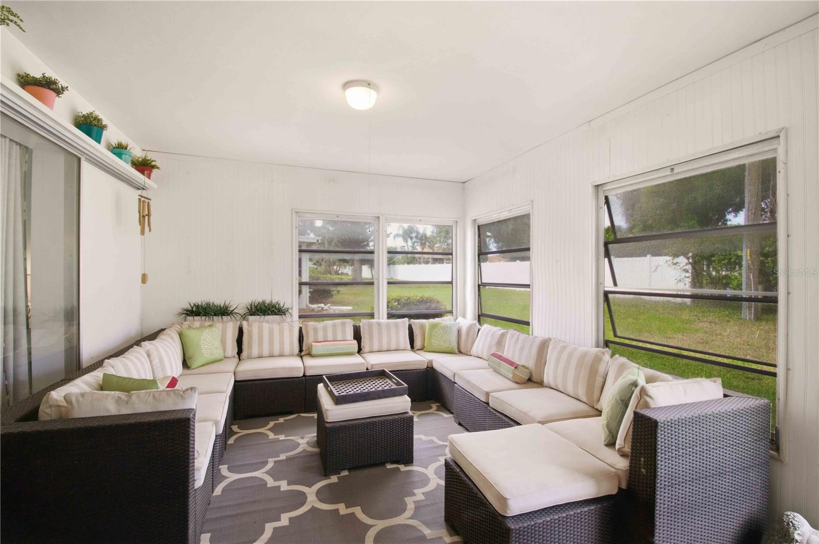 7354 W COUNTRY CLUB DR N photo 5