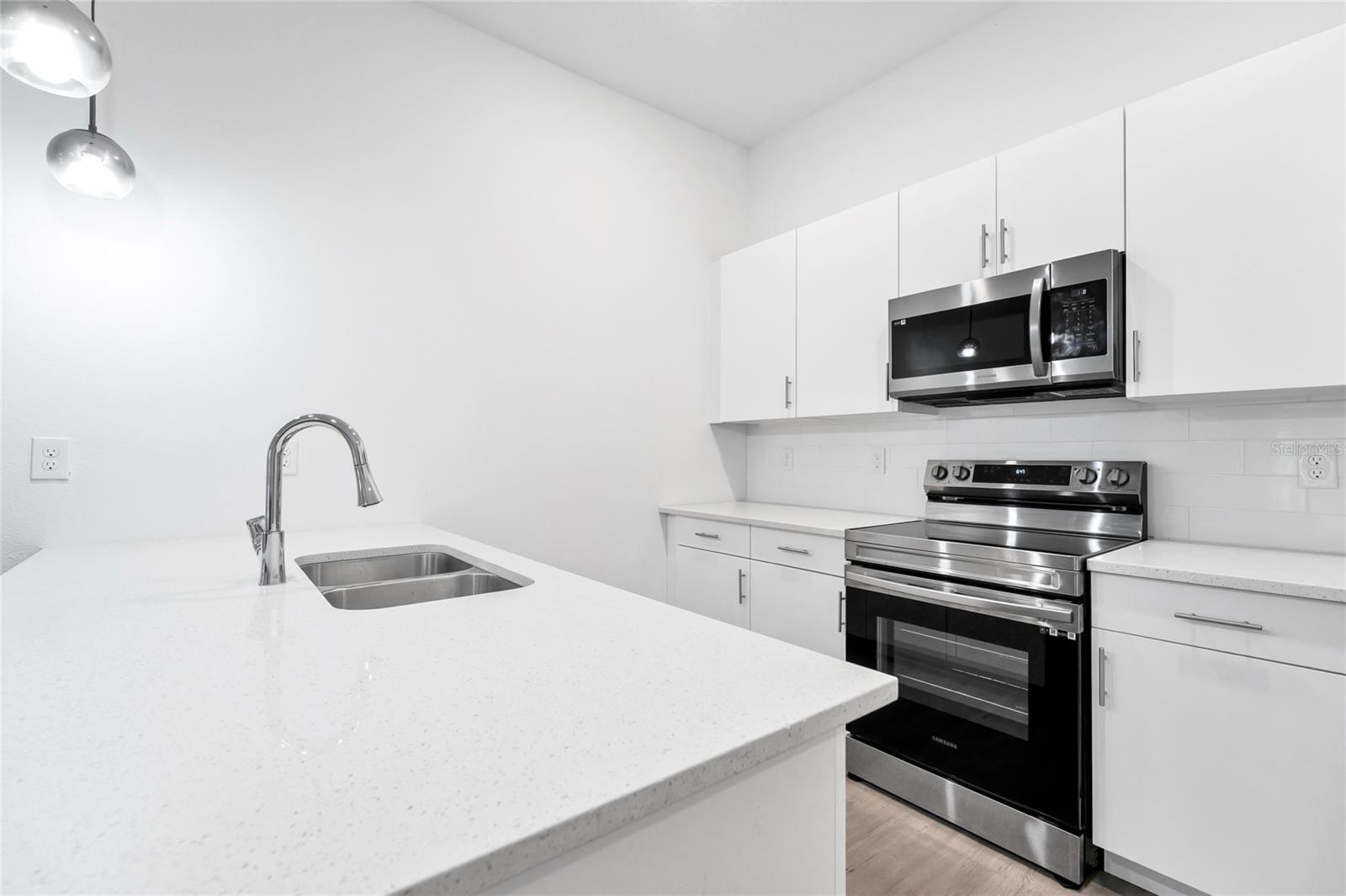 485 FAMAGUSTA DR photo 3