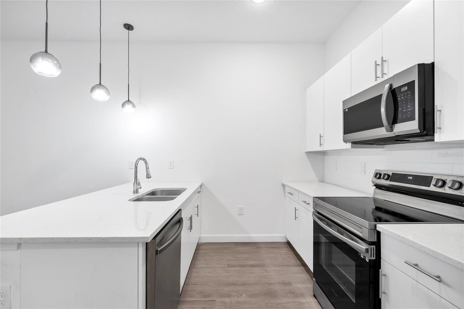 485 FAMAGUSTA DR photo 4