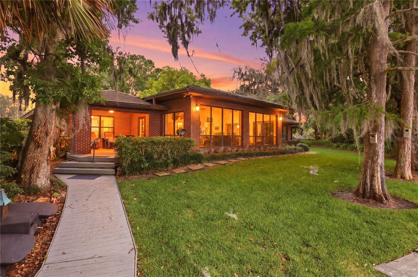4910 E LAKE DR photo 3