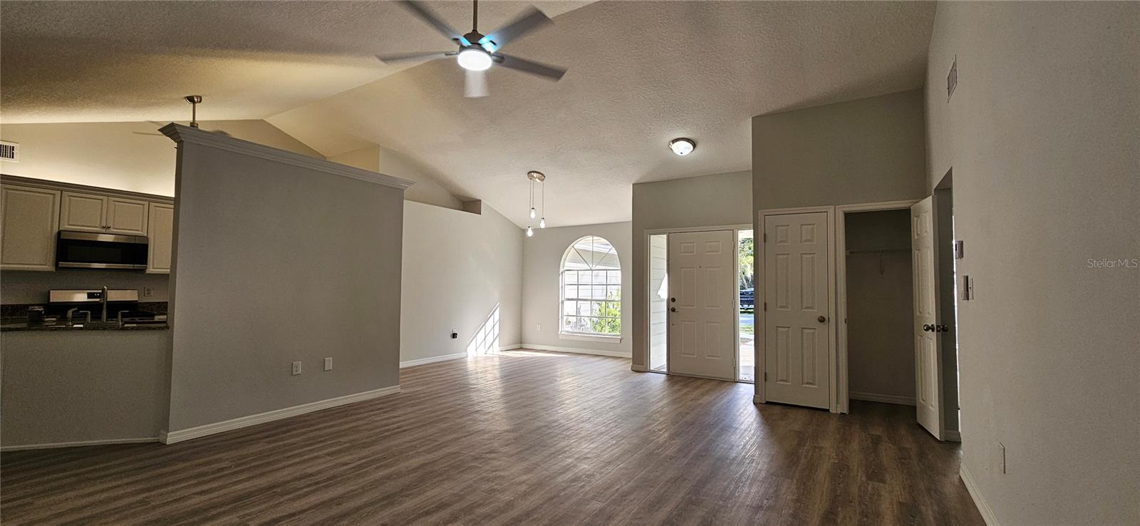 370 S COBBLE CT photo 5