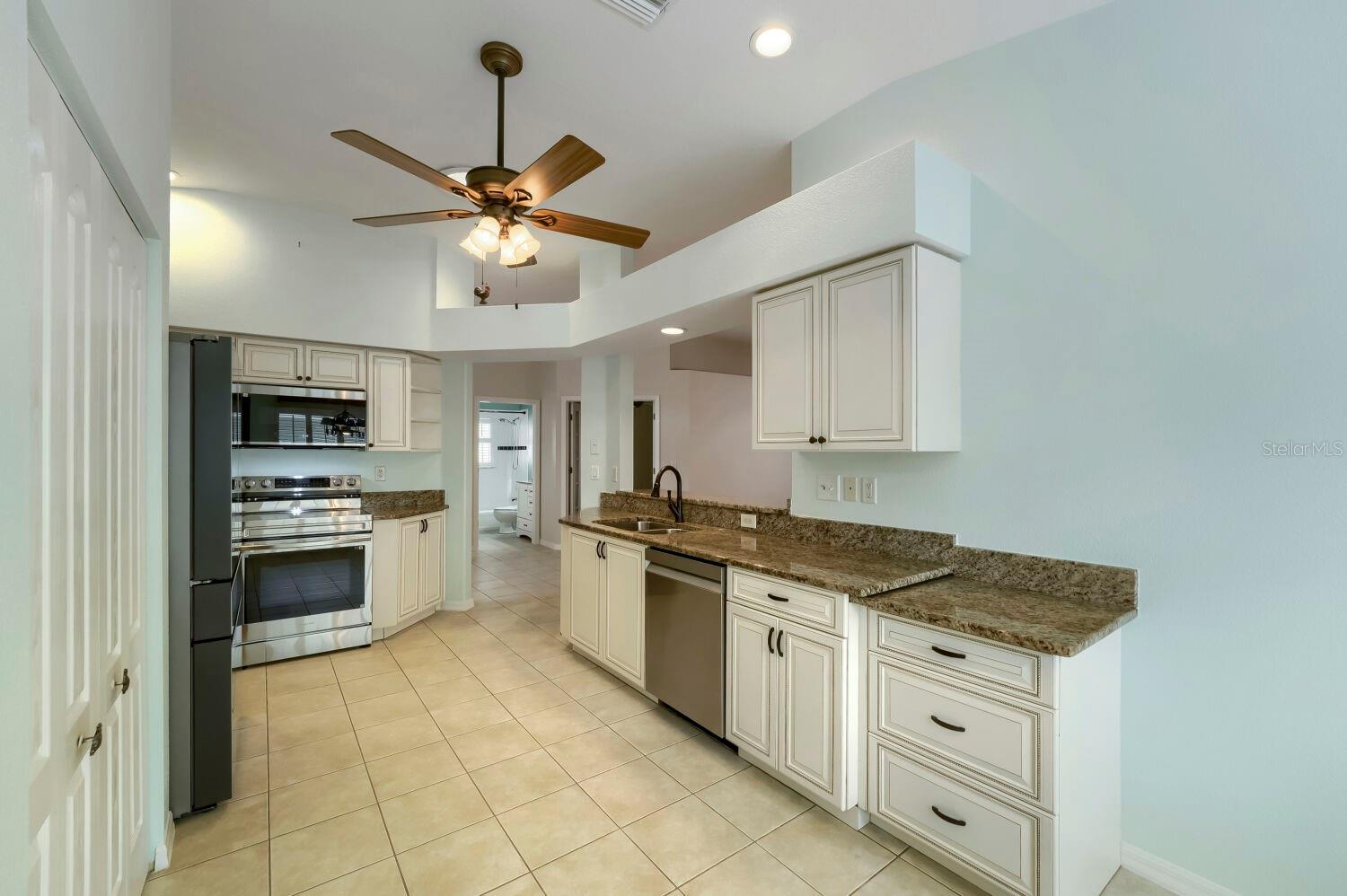 11337 CLEAR OAK CIR photo 5