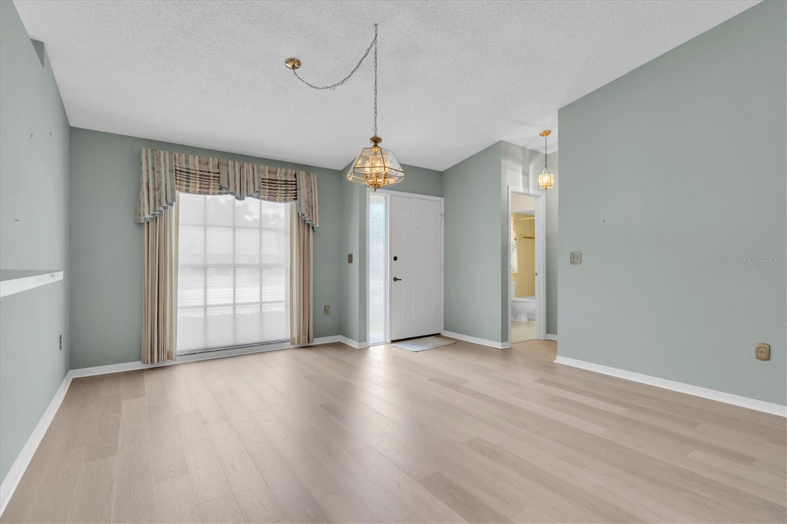 2023 NASH DR photo 4