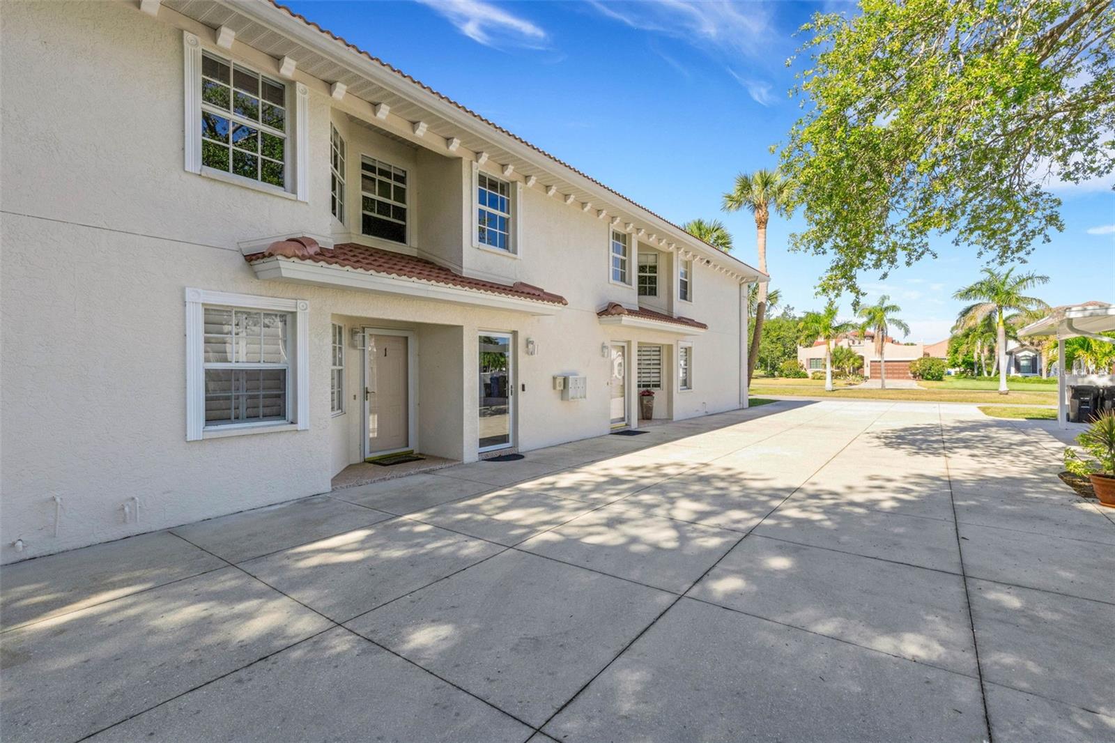 528 W VENICE AVE ## 1 photo 2