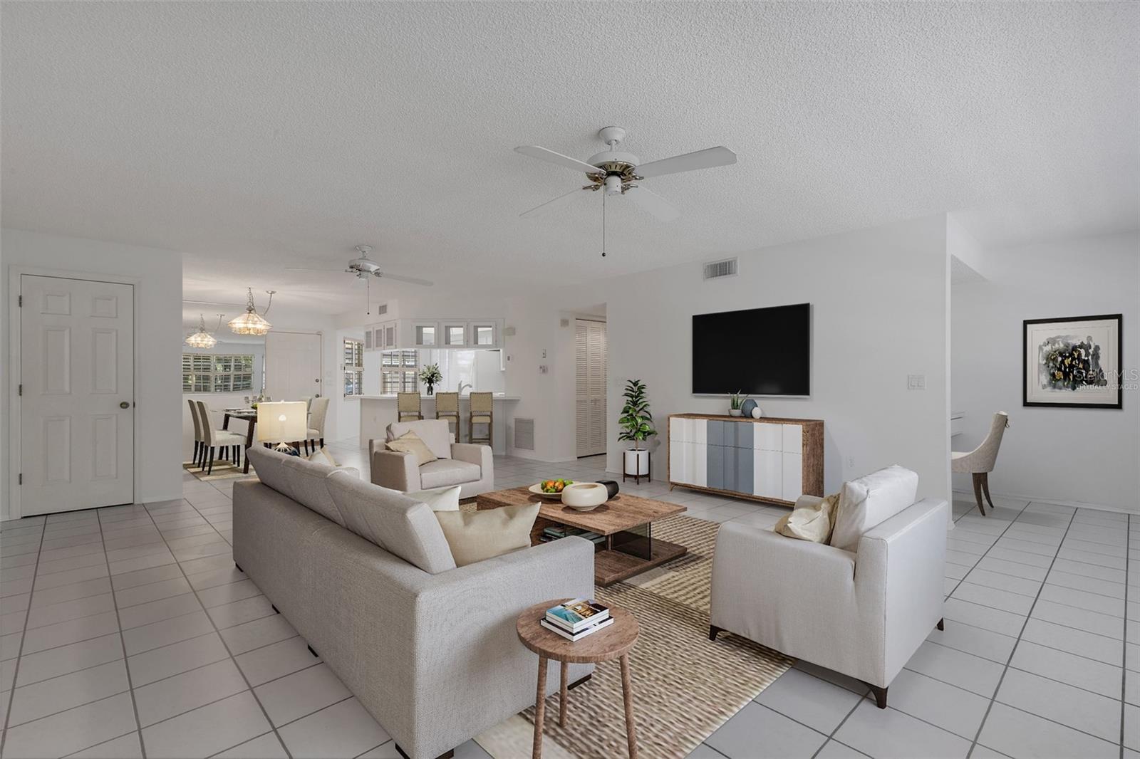 528 W VENICE AVE ## 1 photo 4
