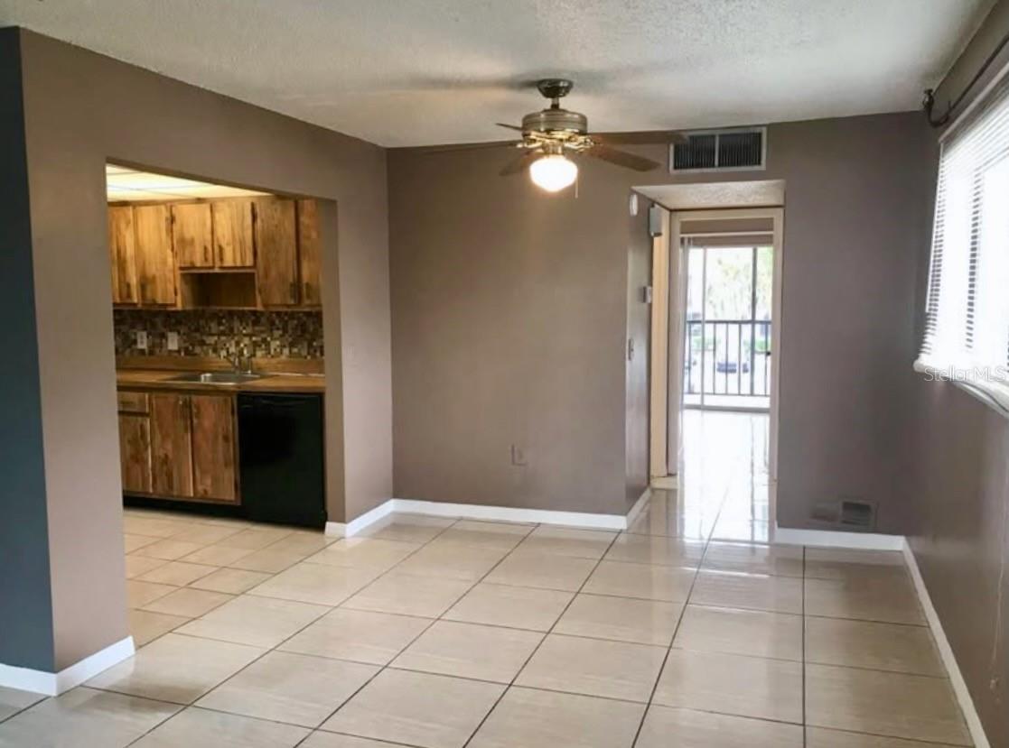 2565 OAK PARK WAY #213 photo 2