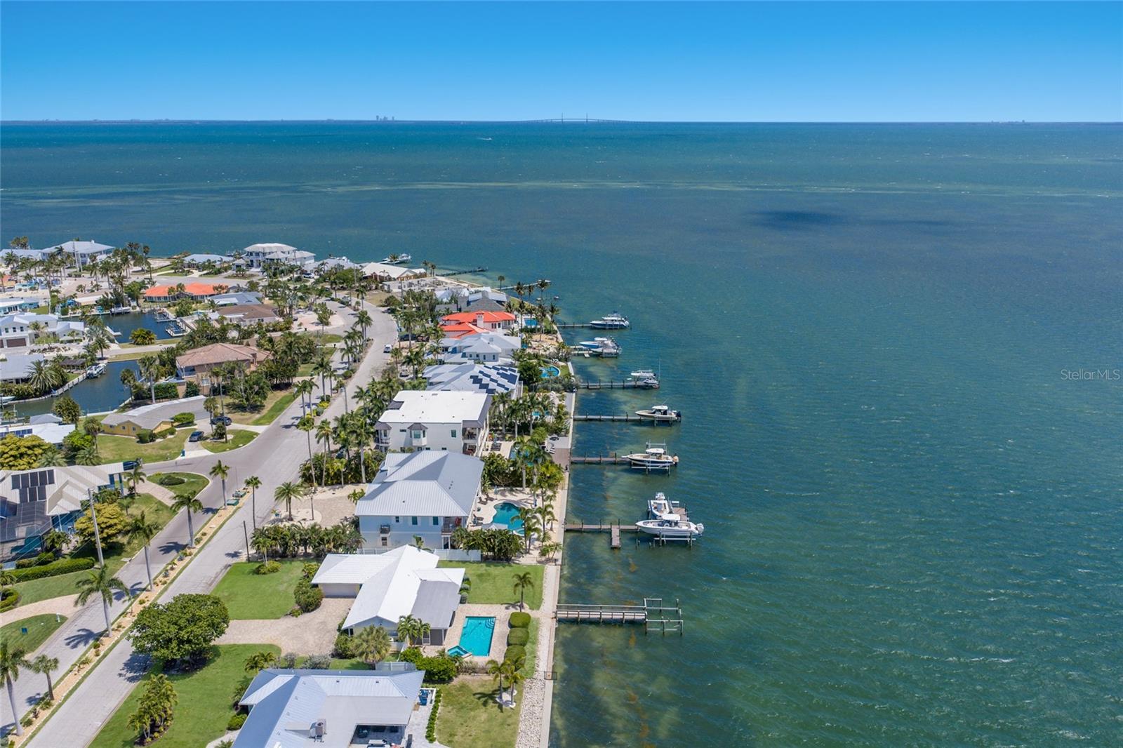 633 KEY ROYALE DR photo 3