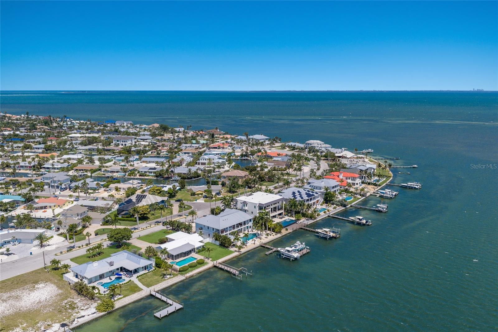 633 KEY ROYALE DR photo 4