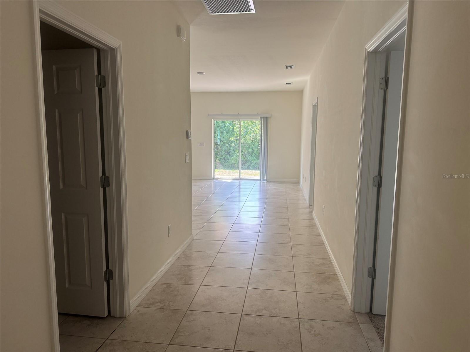 108 BOXWOOD LN photo 3