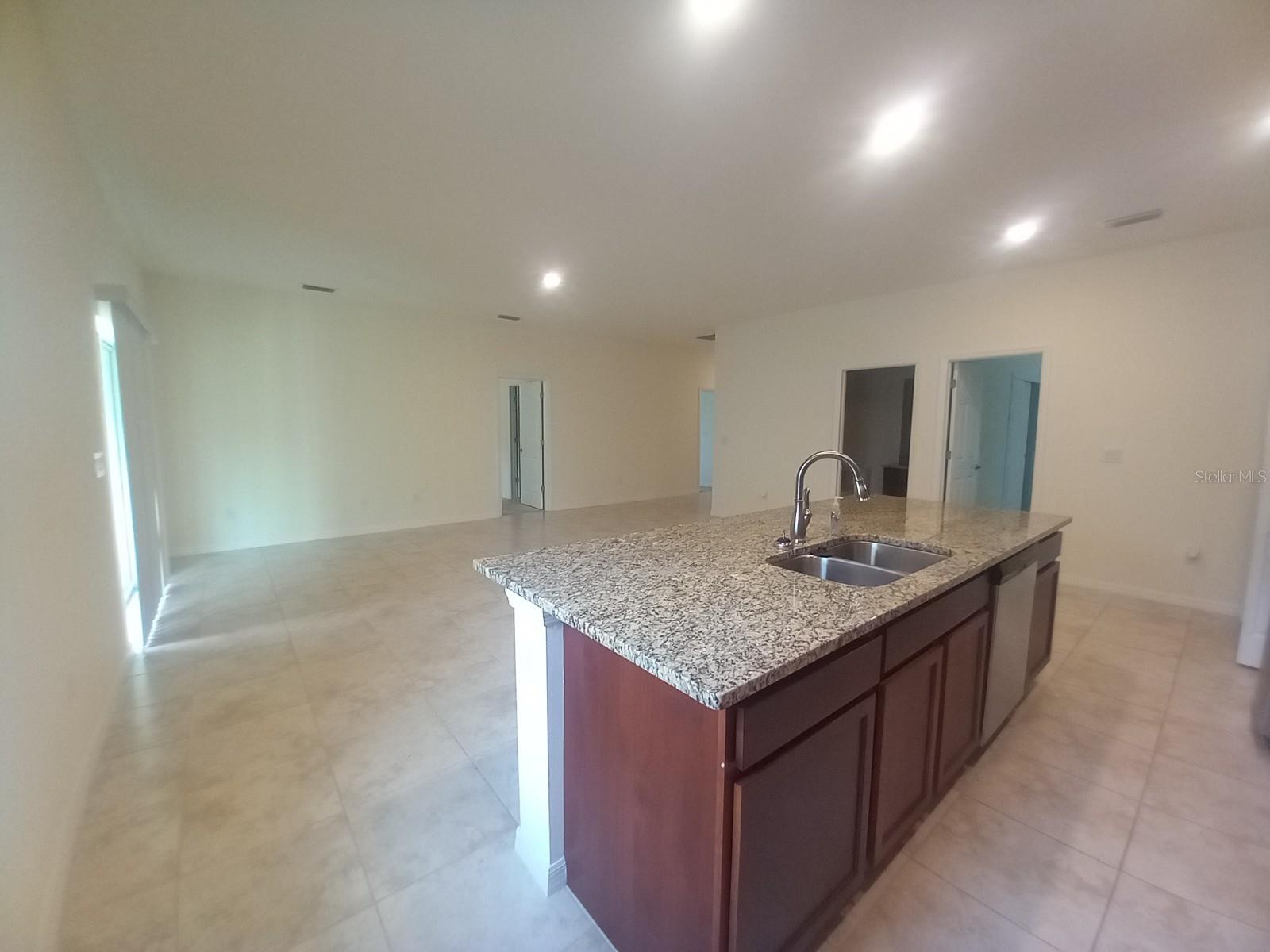 108 BOXWOOD LN photo 4