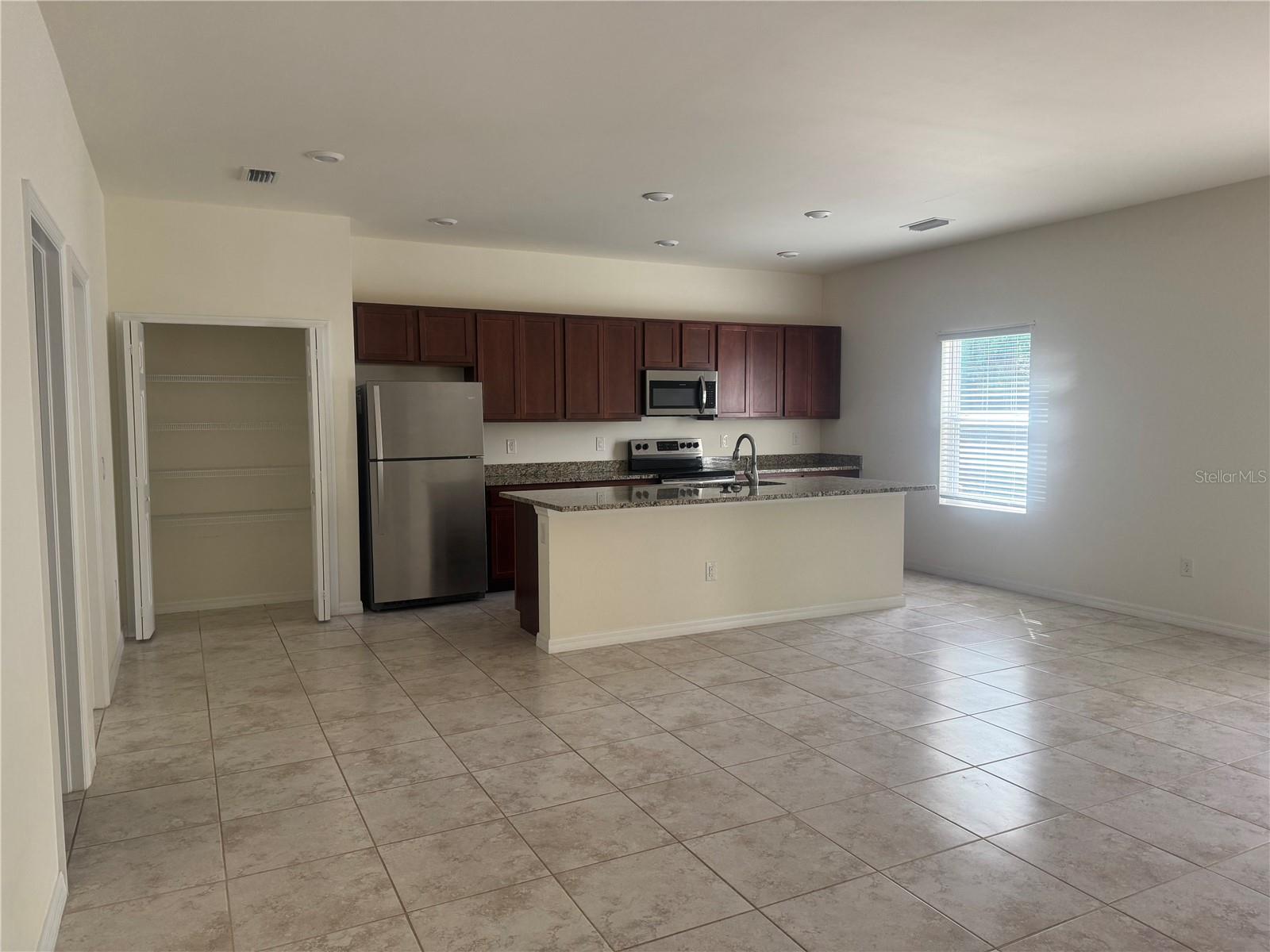 108 BOXWOOD LN photo 5