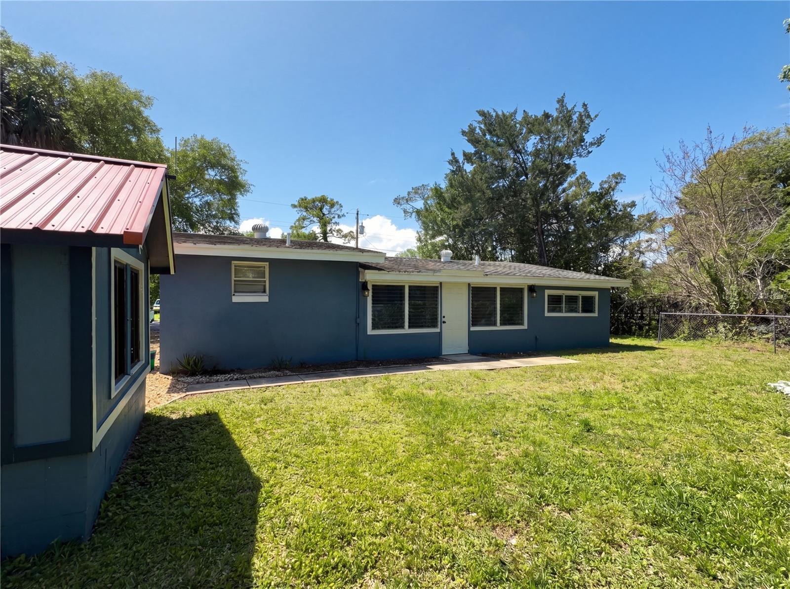 1385 BENDER AVE photo 5