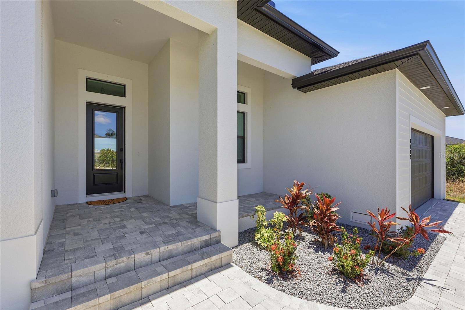 8105 ANTWERP CIR photo 2