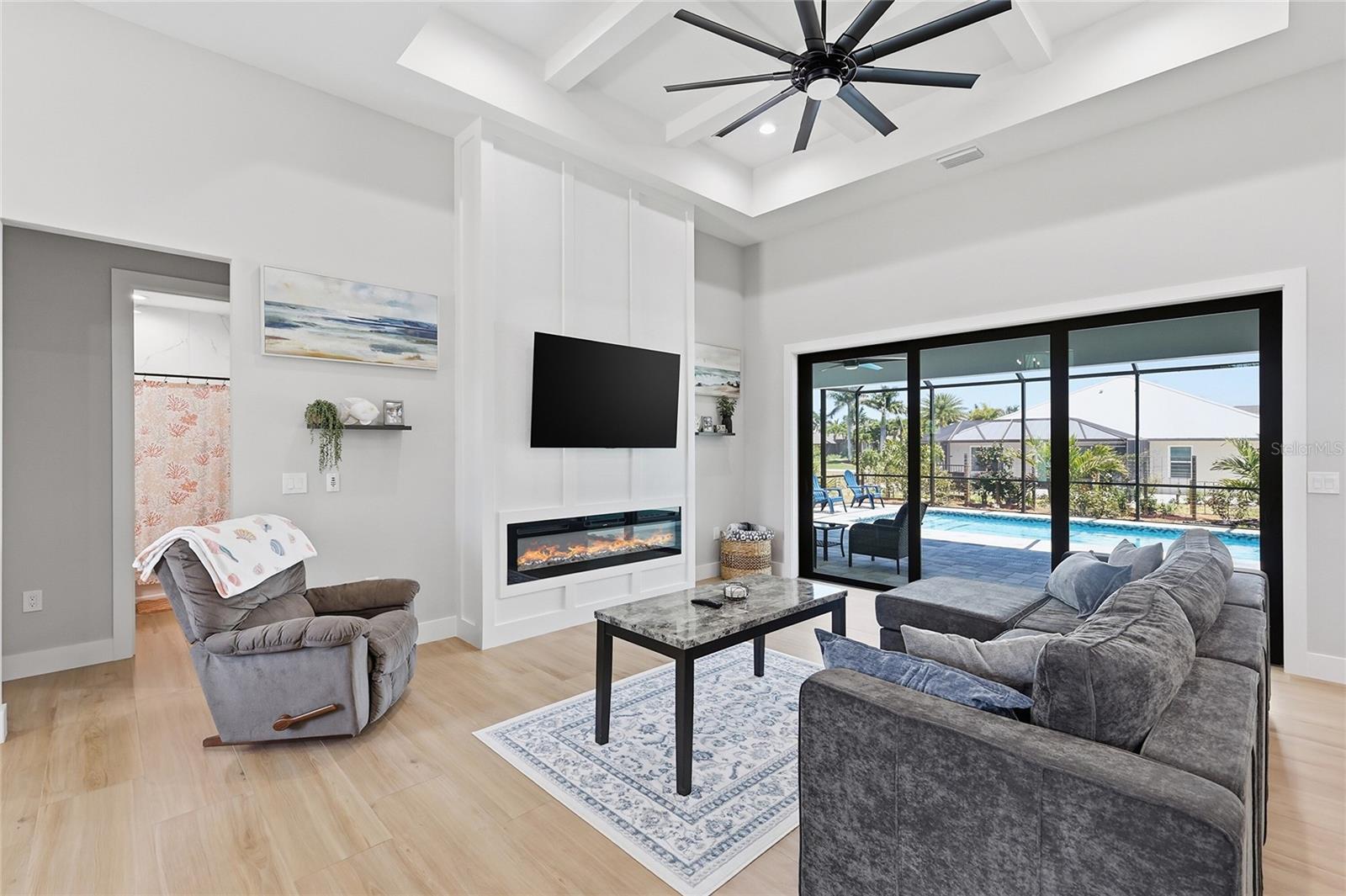 8105 ANTWERP CIR photo 5