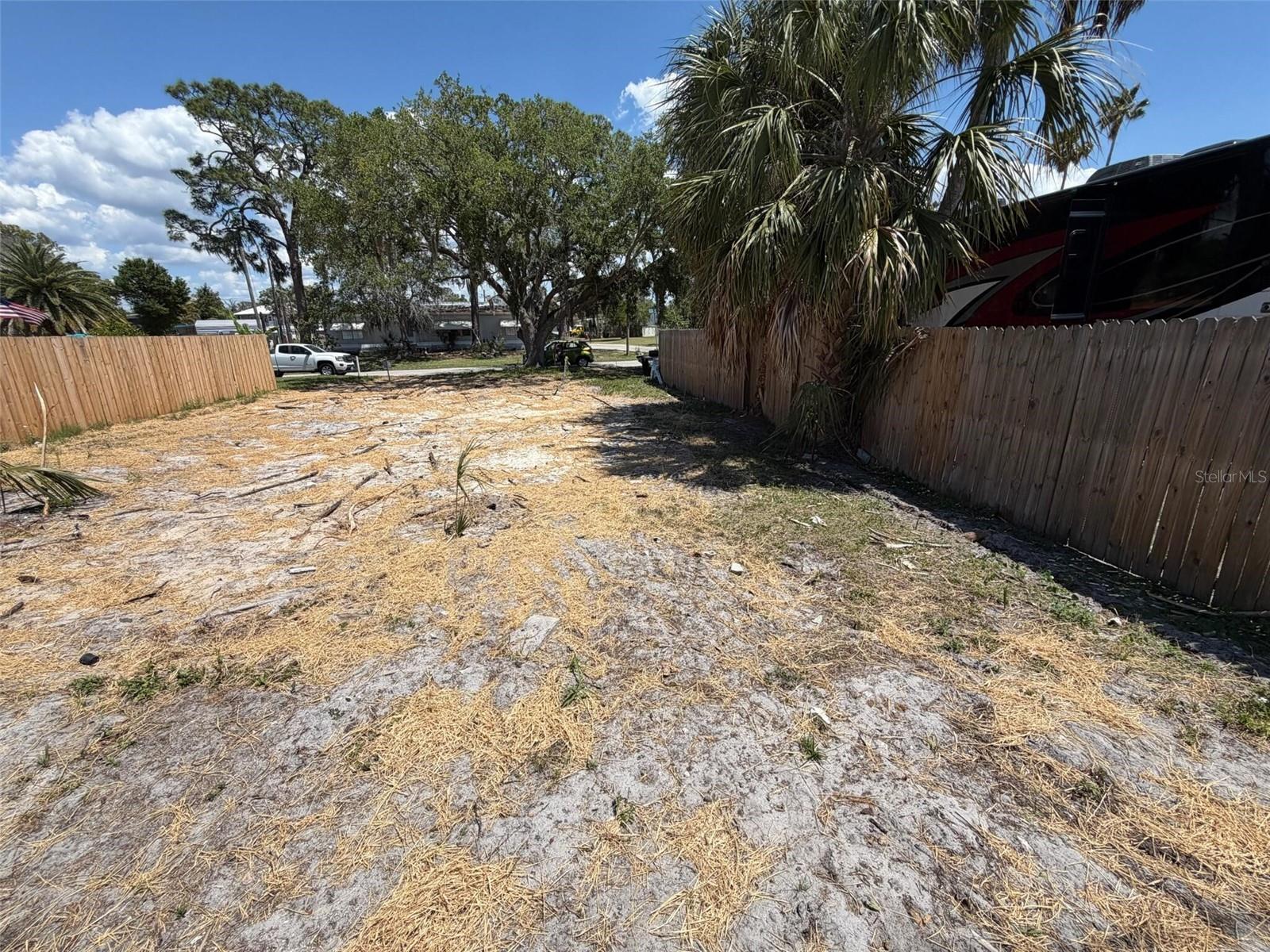 6825 GARDEN DR photo 4