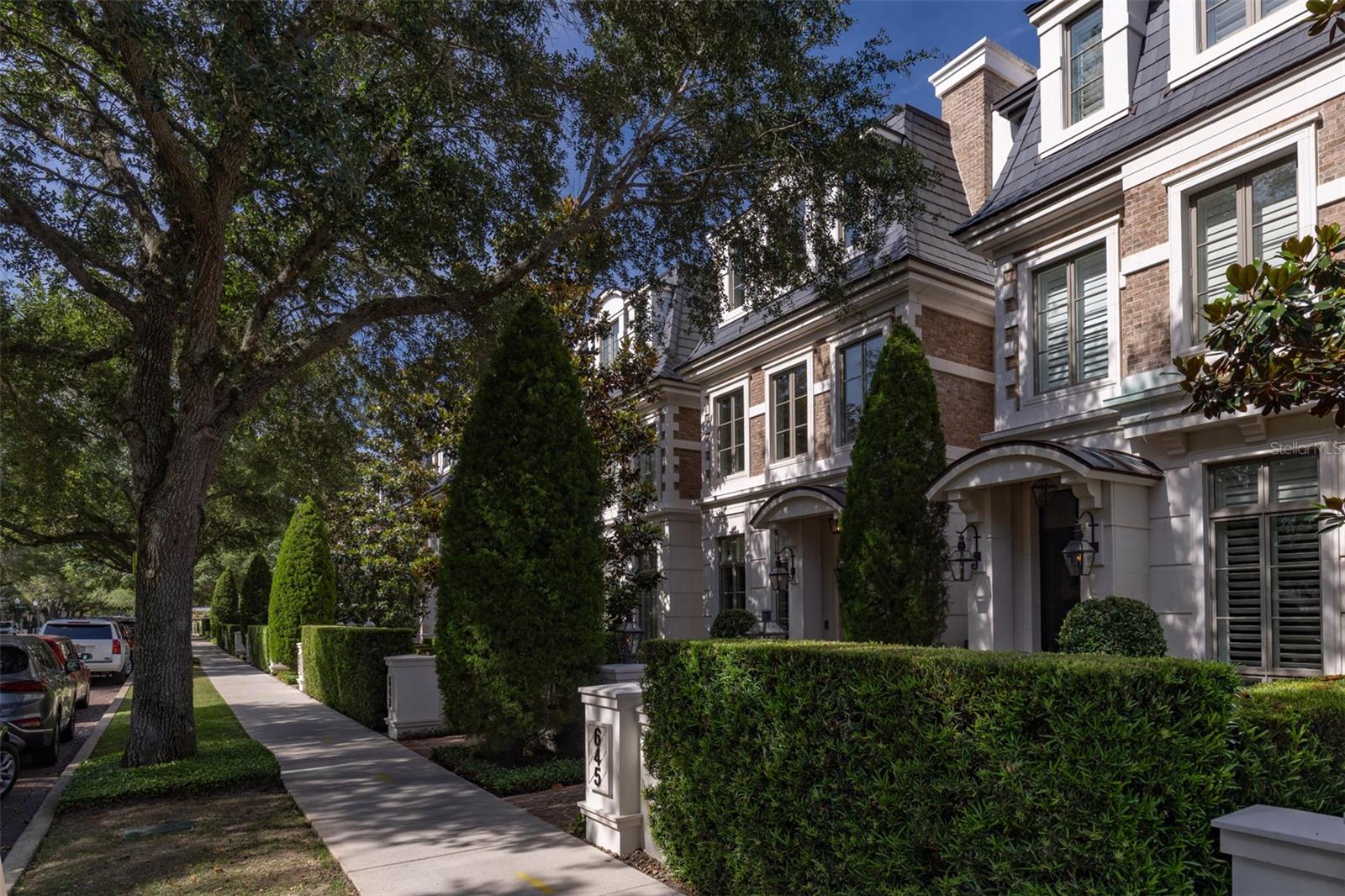 643 N PARK AVE photo 4