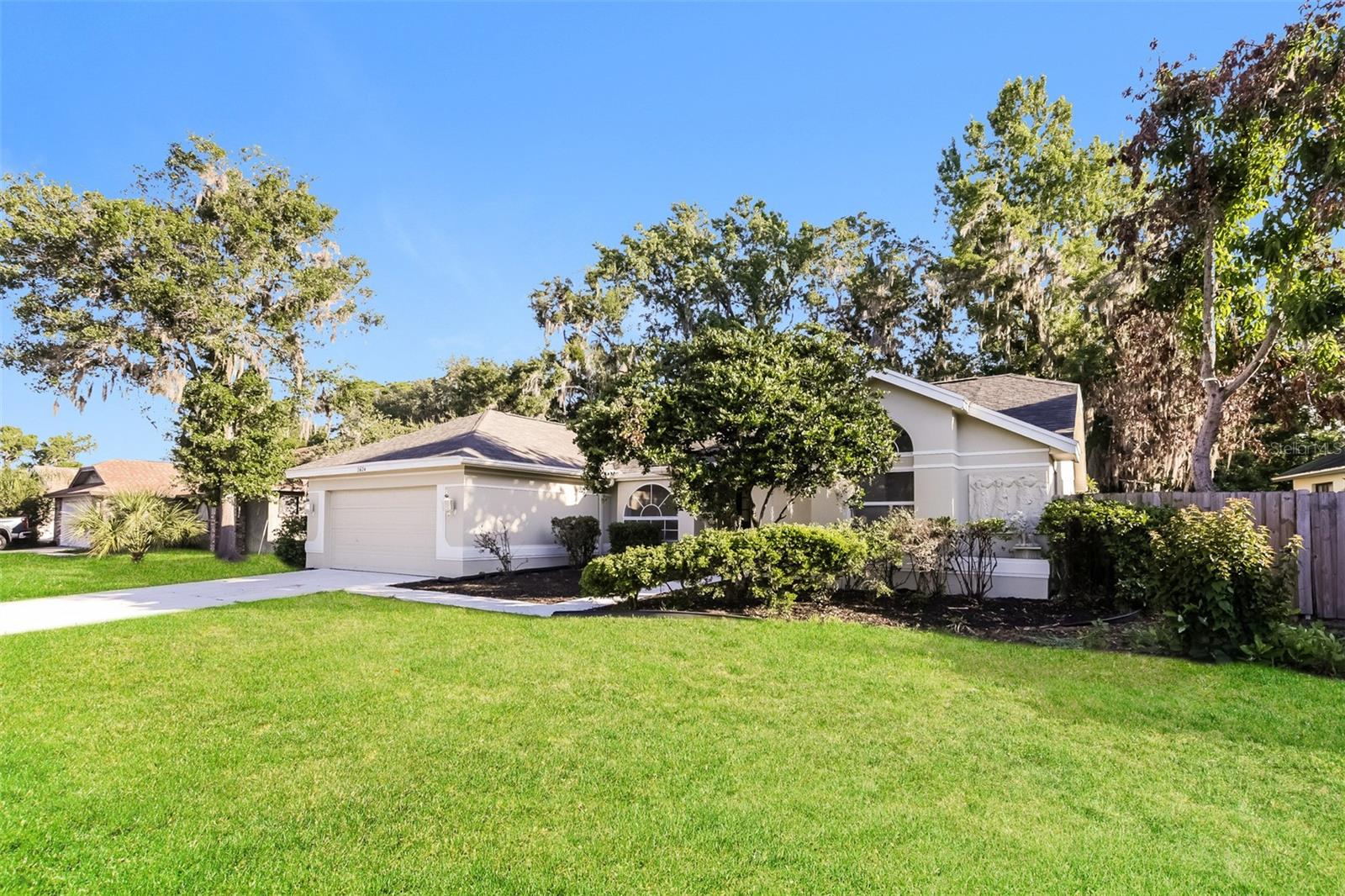 2624 BRIDLE DR photo 2