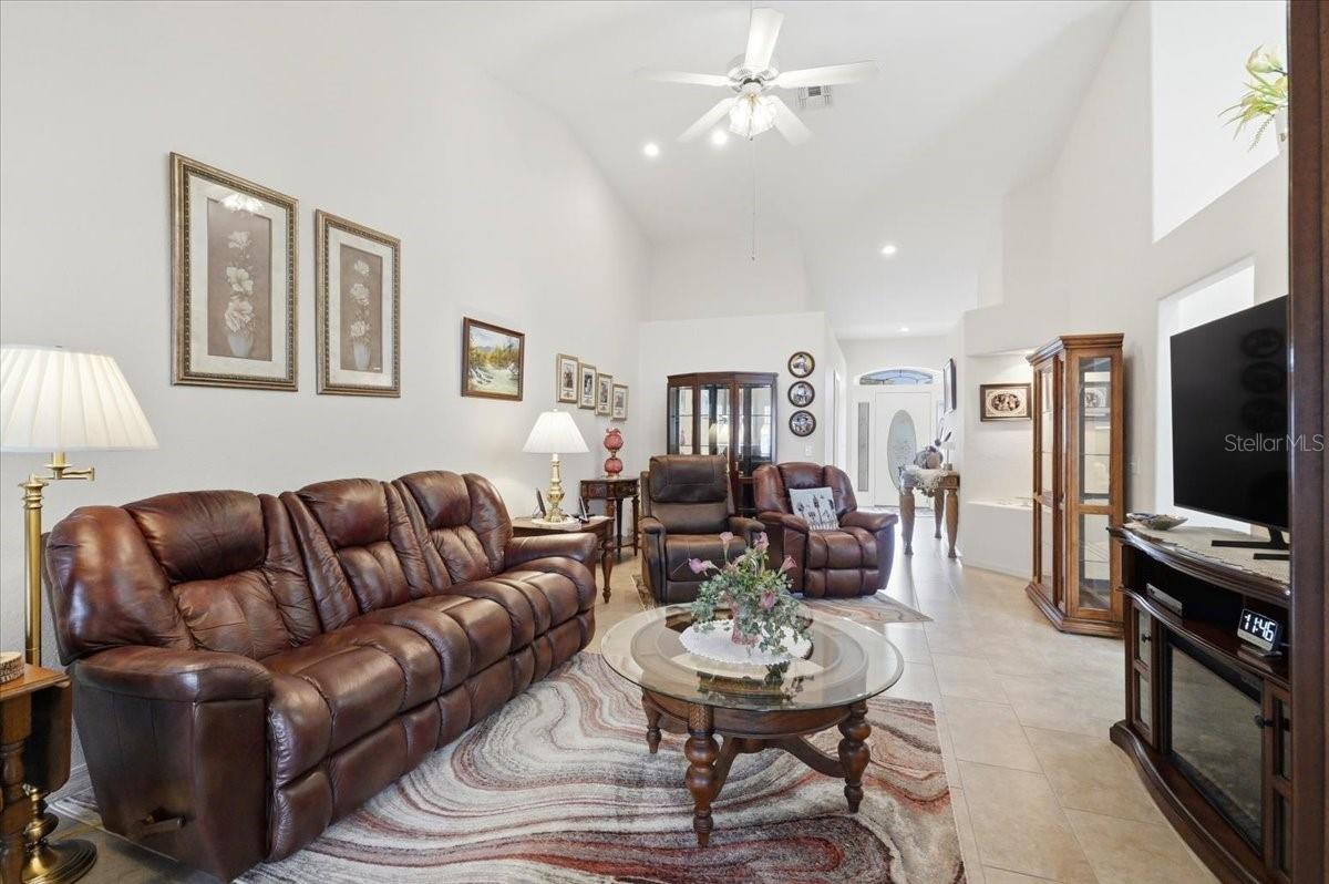 6845 SHIMMERING DR photo 5