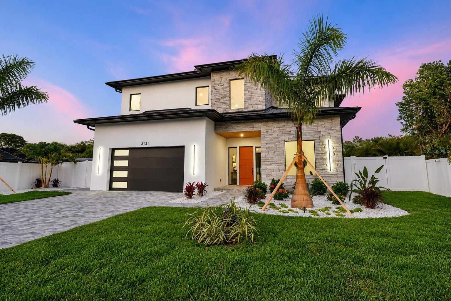 2121 CLEMATIS CT photo 2