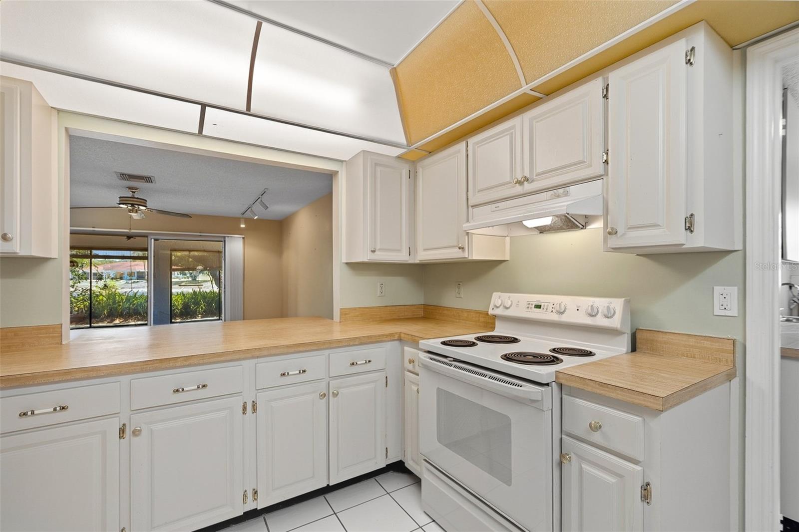 1027 BLUEWATER DR photo 3