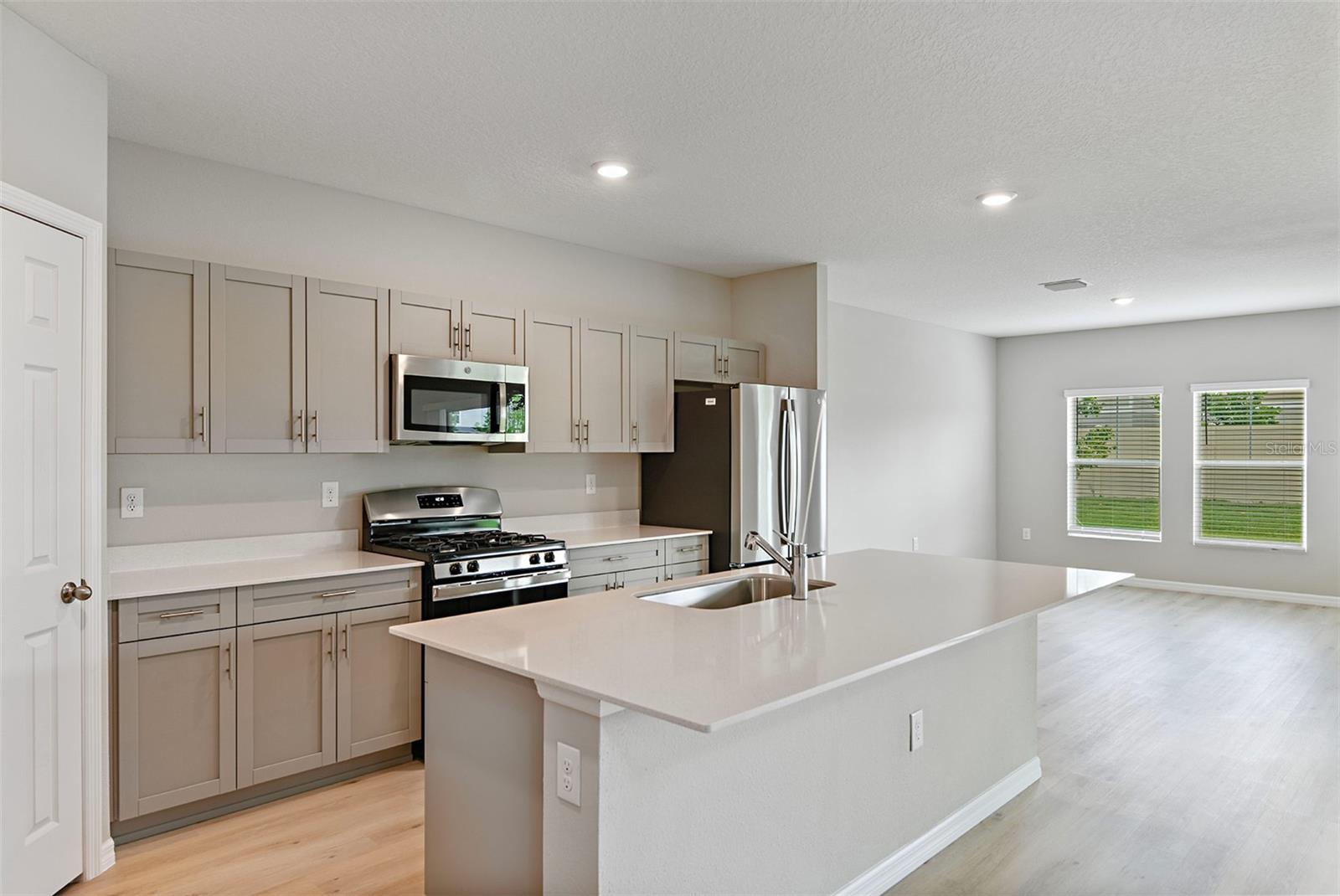 34993 ARBOR RETREAT DR photo 2