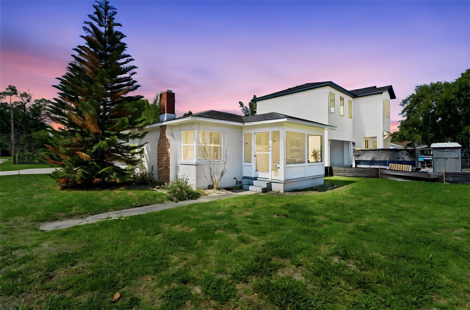 102 W KING ST — home for sale