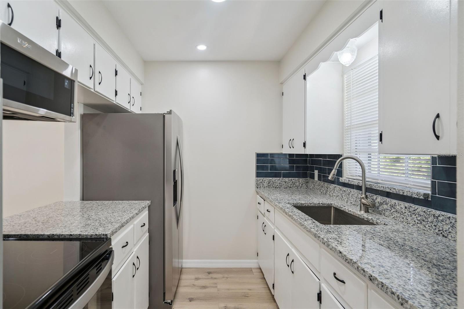 791 LAKE AVE #6 photo 3