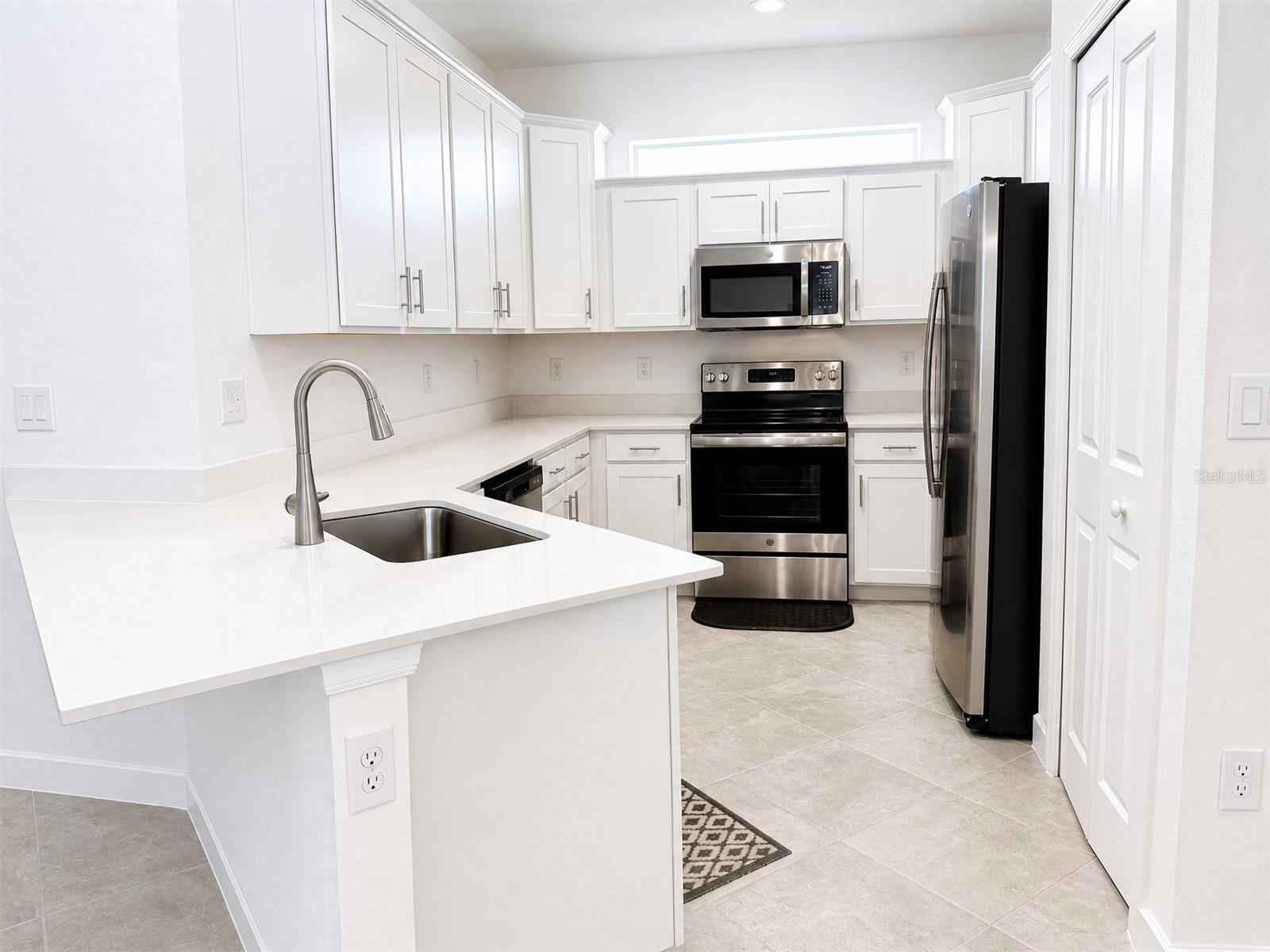 8125 SHORE LAKE DR photo 4