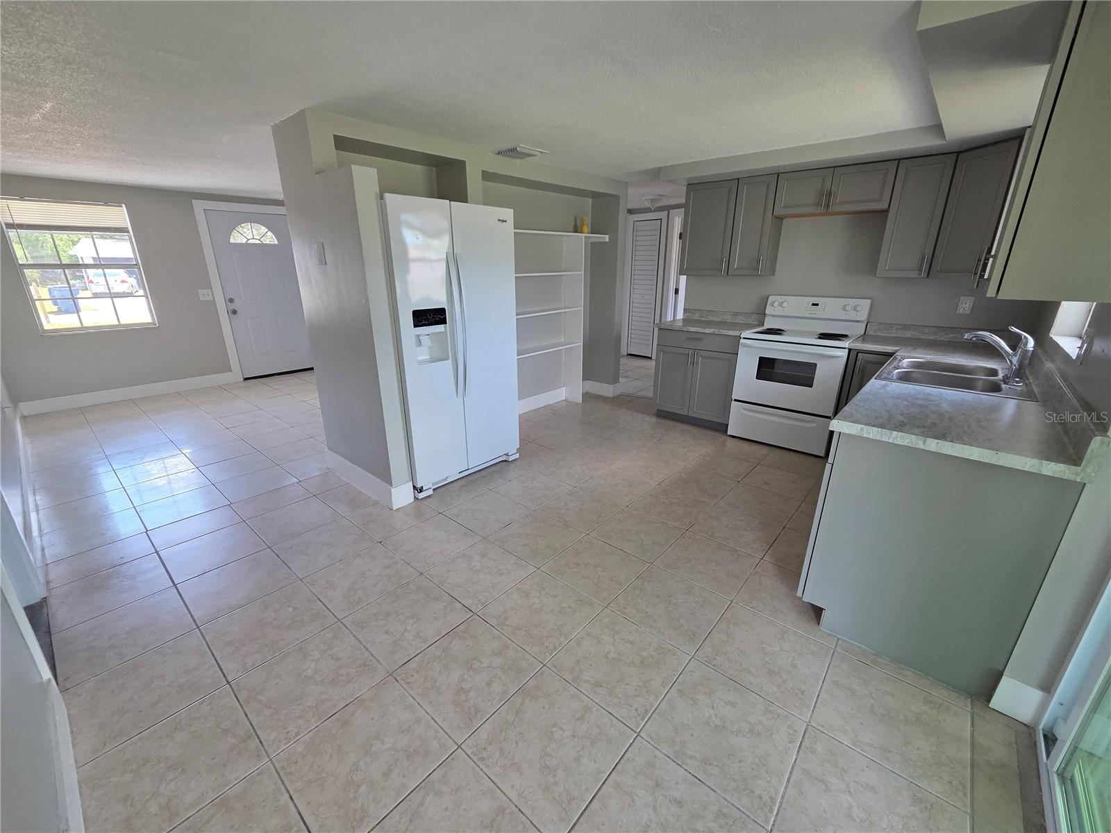 4616 IRENE LOOP photo 2