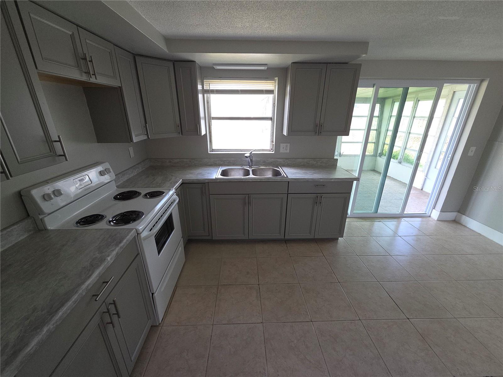 4616 IRENE LOOP photo 3