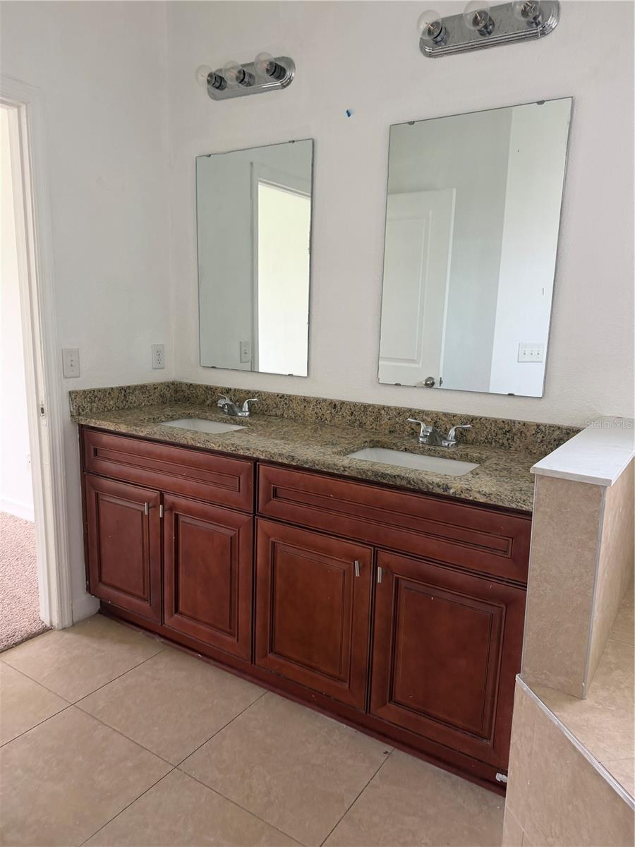 28 BOLTON CT photo 5