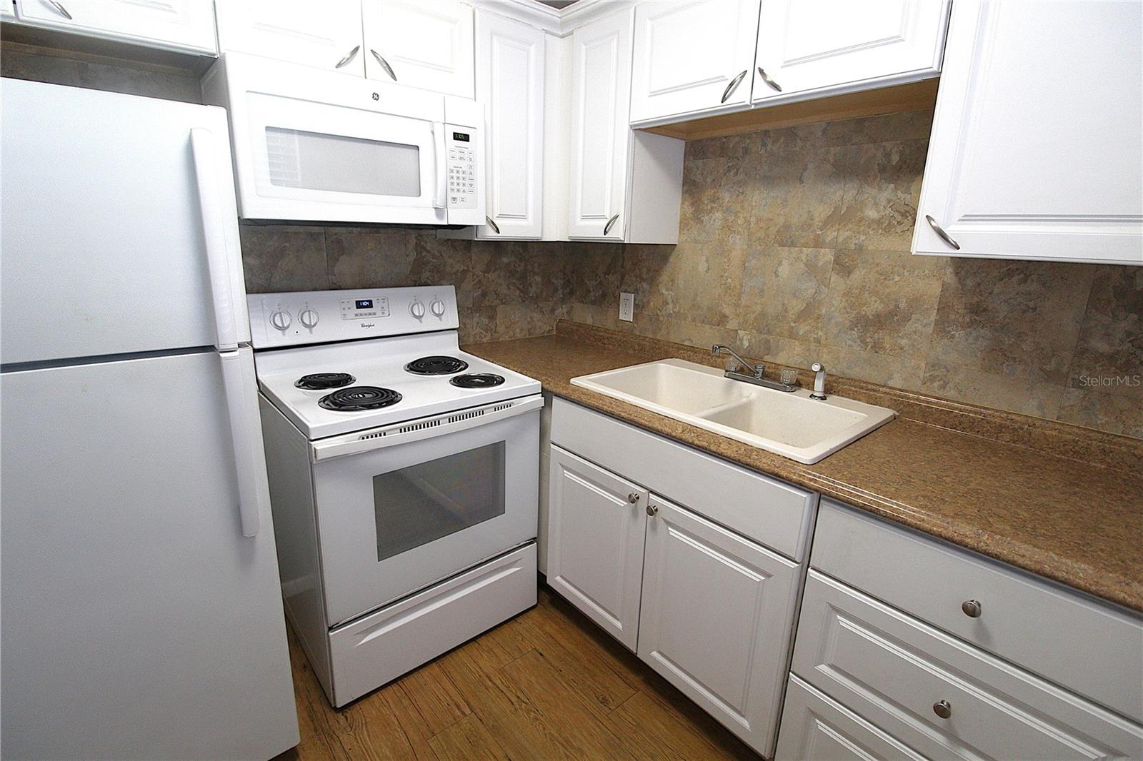 3001 BEE RIDGE RD #202 photo 2
